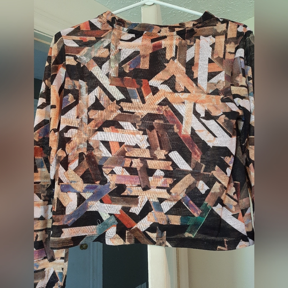 Abstract Patterned Long Sleeve Top - Picture 3 of 3
